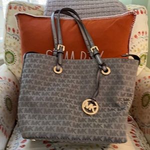 Michael Kors Pocketbook Lightly Used with MK Logo